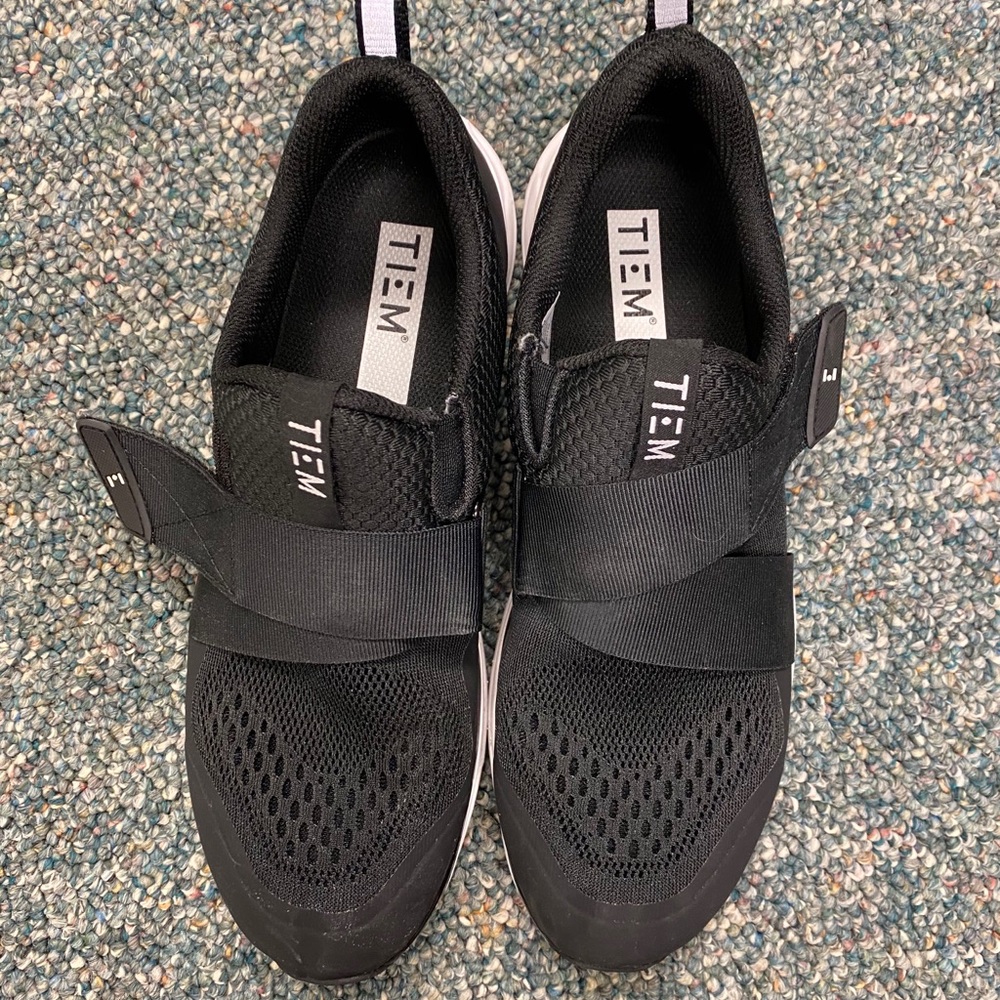 Like new slipstream spin sneakers + spd cleats